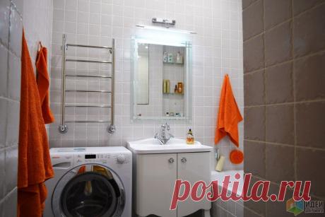 Маленькая и совсем не жёлтая. Ванная. Здравствуйте снова. Вы еще не соскучились, а я уже вернулась с другой частью квартиры. Вопреки логике, это будет санузел. Слово, безусловно, дурацкое, обозвать его ватерклозетом глупо, гальюном вообще нелепо, дамской комнатой - претенциозно, пусть...