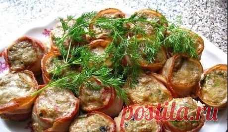 Вкусная горячая закуска «Буржуй в телогрейке» Моя прекрасная дача Вкусная горячая закуска «Буржуй в телогрейке» Буржуй в телогрейке — это блюдо настоящая бомба Вкус просто объедение, а аромат стоит такой, что даже самый сытый не сможет удержаться...