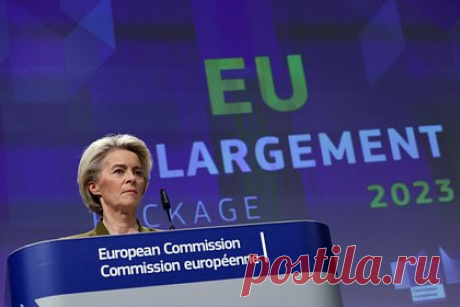 В Киеве заподозрили Урсулу фон дер Ляйен во лжи. Глава Еврокомиссии Урсула фон дер Ляйен обманывает украинскую общественность в вопросе скорого членства Киева в Евросоюзе, заявил бывший генпрокурор республики Святослав Пискун. «А не обманывают ли нас? Где реальная резолюция с реальной датой?» — отметил политик.