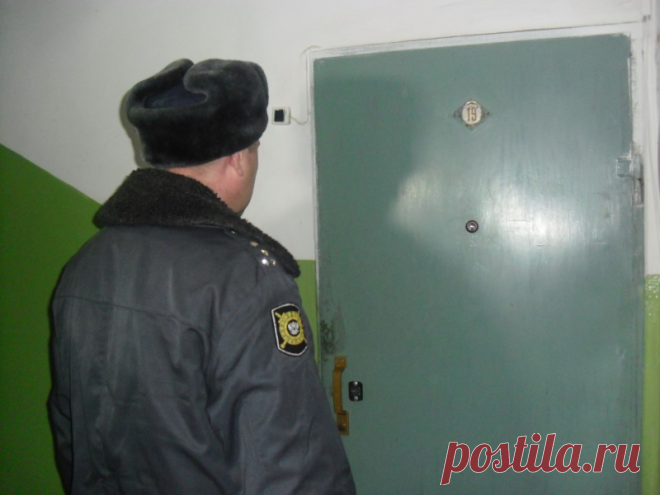 У двери квартиры стоит полицейский, когда можно открыть, а когда нет. Надо знать всем! | Социальное информирование | Яндекс Дзен