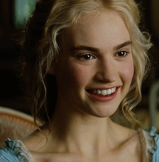 Лили Джеймс