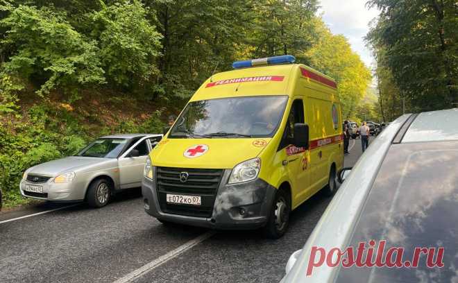 После обрыва канатной дороги в Нальчике в больницу попали 5 человек. В Республиканскую клиническую больницу поступили пять человек, пострадавших в результате обрыва канатной дороги в Нальчике, сообщили РБК в пресс-службе минздрава Кабардино-Балкарии.