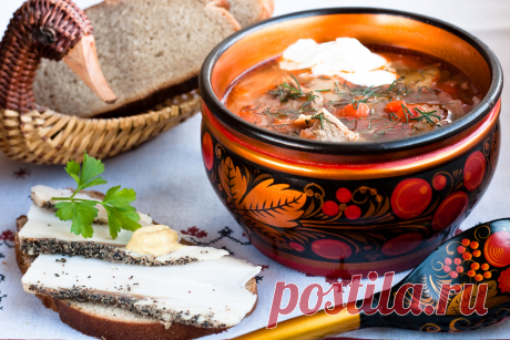РЕЦЕПТЫ РУССКОЙ КУХНИ ОТ АЛЕКСАНДРА ДЮМА  




 



 



Знаменитый французский писатель Александра Дюма — старший известен и как изысканный гурман. Долгие годы он собирал рецепты, в том числе из разных стран мира. В его «Кулинарном словаре»…