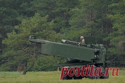В ЛНР рассказали об обстреле Стаханова со стороны ВСУ. Совместный центр контроля и координации вопросов, связанных с военными преступлениями Украины (СЦКК) в Луганской народной республике (ЛНР) рассказал, что украинские военные обстреляли город Стаханов с применением реактивной системы залпового огня (РСЗО) HIMARS, выпустив шесть снарядов.