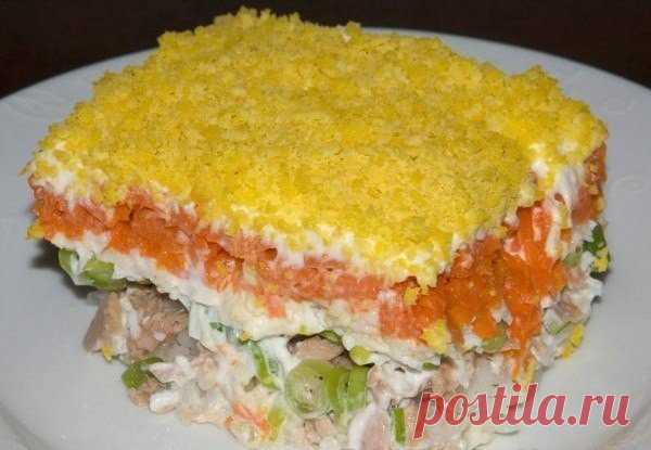 Правильный рецепт салата «Мимоза» — вкуснятина! Ингредиенты: 250-300г. рыбной консервы (в оригинальном рецепте приготовления салата Мимоза часто используют сардины в масле или тунец), 5 яиц, До ½ стакана риса, 3-4 моркови средних размеров, Пучок...