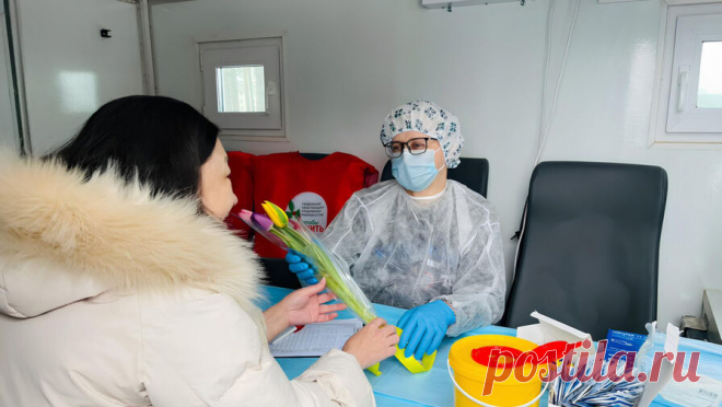 Свердловчанкам предложили пройти тест на ВИЧ и получить после него букет цветов. В Екатеринбурге 6 марта жительниц города и области пригласили пройти экспресс-обследование на ВИЧ, а после этого получить букет в честь приближающегося праздника. Об этом сообщает "Областная газета". "С 17:00 до 22:00 6 ...