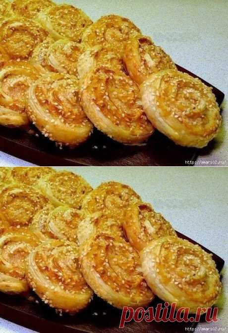 Куриные рулетики в слоёном тесте..