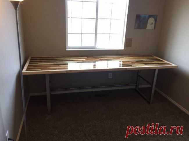 Стол из дерева и эпоксидной смолы