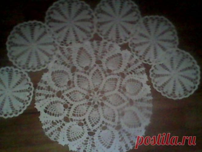 Салфеточки-подтарельники.