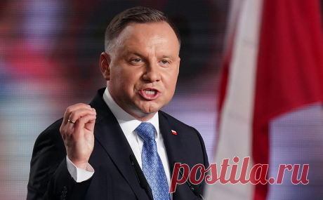 Президент Польши отказался идти на уступки ради выделения средств от ЕС. Польские власти не будут идти на уступки Евросоюзу для получения средств из европейского фонда восстановления экономики (RRF), заявил в интервью изданию Sieci президент Польши Анджей Дуда.