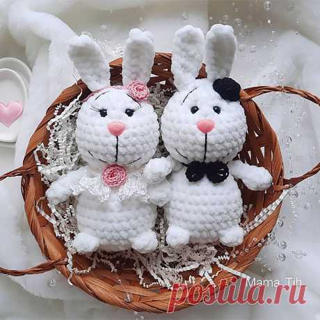 PDF Новобрачные Зайки крючком. FREE crochet pattern; Аmigurumi toy patterns. Амигуруми схемы и описания на русском. Вязаные игрушки и поделки своими руками #amimore - зайка из плюшевой пряжи, зайцы в образе жениха и невесты, зайчики в свдебном наряде, кролик, зайчонок из плюшевой пряжи, крольчонок.