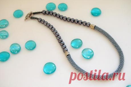 Серенький с бусинами жгутик | biser.info - всё о бисере и бисерном творчестве