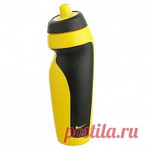 Бутылка для воды Nike Sport Water Bottle.
Помните, что во время интенсивной тренировки необходимо выпивать от 0,5 до 1 литра простой воды без газа, чтобы избежать обезвоживания!
Купить бутылку можно за 360 рублей