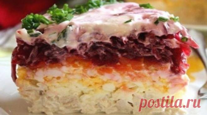 Свекольный салат «Генерал». Вкусно, не то слово! Попробуйте! Все выпрашивают рецепт! А, мужчины обожают этот салат. Ингредиенты 2 варёные свёклы (среднего размера) 2 варёные моркови (среднего размера) 200 г отварного мяса 4 варёных яйца 100 г твёрдого сыра 2 зуб. чеснока майонез Приготовление Порезать мясо мелкими кусочками, добавить измельчённый чеснок. Затем немного майонеза, всё перемешать. Сыр, морковь, свеклу и яйца натереть на крупной …