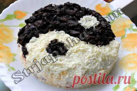 Салат «Инь-Янь» с мясом и черносливом