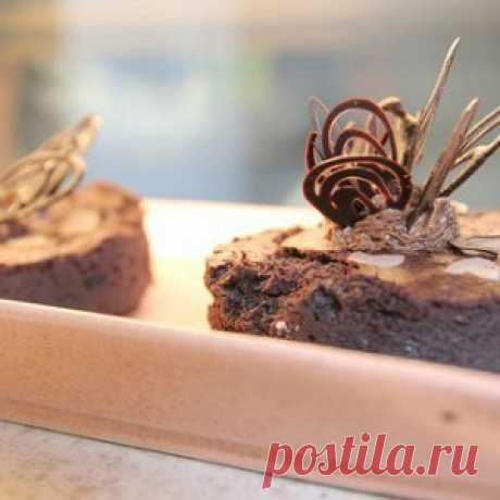 Брауни с кусочками шоколада и миндалем рецепт – выпечка и десерты