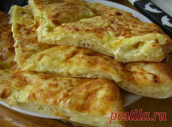 Швидкі хачапурі на сковороді. Сусідка працює в rрузинському ресторані – принесла супер рецепт! Сусідка працює в грузинському ресторані – принесла супер рецепт швидких і дуже смачних хачапурі.    Хачапурі до сніданку за 15 хвилин: готуються миттєво, а результат завжди виходить на славу! Джерело    Хачапурі з сиром, традиційна страва грузинської кухні, давно полюбилися