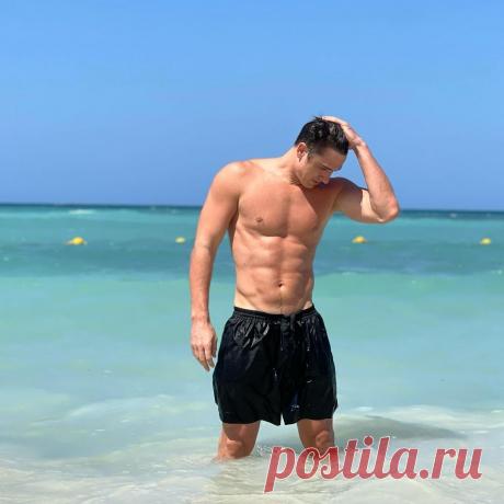 Станислав Бондаренко - красивый торс великолепного актера - FashionView.ru - ВСЯ МОДА В ДЕТАЛЯХ 36 – летний российский актер театра и кино Станислав Бондаренко не перестает удивлять поклонников своими успехами и отличной физической формой.