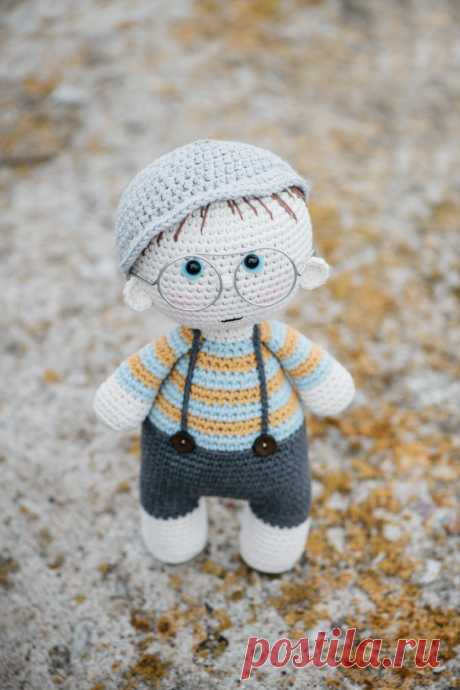 Crochet doll patterns in "Lovable Amigurumi Toys" | lilleliis In “Lovable Amigurumi Toys” there are crochet dolls for girls as well as for boys. Some remind us of real kids, but some are spiced with fantacy.