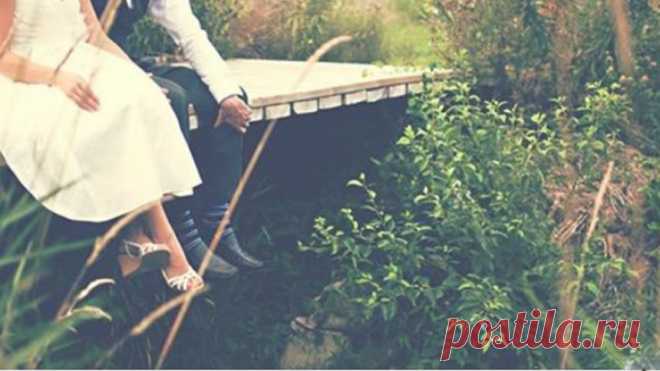 Бабуся говорила «Постав чоловіка на перше місце, а – дітей на друге. Щасливими будуть усі». Бабуся говорила «Постав чоловіка на перше місце, а – дітей на друге. Щасливими будуть усі». У багатьох жінок і чоловіків пріоритети розташовані в такому порядку: спочатку – діти, потім – друзі, а чоловік (дружина) … лише на третьому місці.  Бабуся говорила, що шлюб – це не жарт. Відкладання чоловіка на другий план у вашому житті є сумною подією. Якщо ви хочете, щоб він тривав до кін...