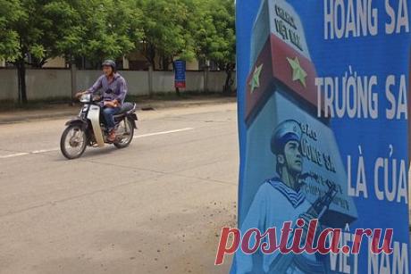 Россиянин побывал во Вьетнаме и описал поездку фразой «от туристов тут отвыкли». Российский турист побывал во Вьетнаме и рассказал, что страна ему понравилась, но были проблемы с сервисом. Путешественник Иван пожаловался, что персонал отеля в Нячанге часто забывал подготовить ланч-боксы для утренних экскурсий, а горничные забирали грязные полотенца и не выдавали новые.