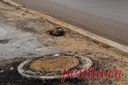 В российском регионе семилетний мальчик почти сутки провел в канализации. В городе Торопец Тверской области семилетний мальчик почти сутки просидел в канализации. Ребенок пропал 27 января. В последний раз его видели в продуктовом магазине. Дальше след потерялся. По факту исчезновения россиянина региональное управление Следственного комитета (СК) проводит проверку.