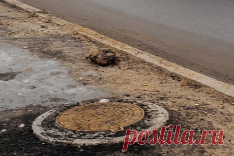 В российском регионе семилетний мальчик почти сутки провел в канализации. В городе Торопец Тверской области семилетний мальчик почти сутки просидел в канализации. Ребенок пропал 27 января. В последний раз его видели в продуктовом магазине. Дальше след потерялся. По факту исчезновения россиянина региональное управление Следственного комитета (СК) проводит проверку.