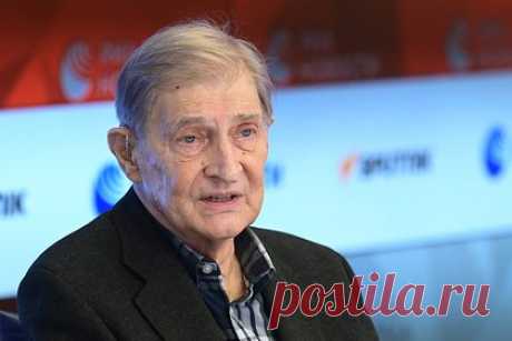 Выписавшемуся из больницы Ясуловичу вновь потребовалась помощь врачей. Народному артисту России Игорю Ясуловичу потребовалась помощь врачей через два дня после выписки из больницы. Сообщается, что 81-летнему актеру стало плохо в ночь на 15 августа, ему была вызвана скорая помощь. Поводом стали сильные боли звезды советского кино из-за онкологии, с которой он давно борется.