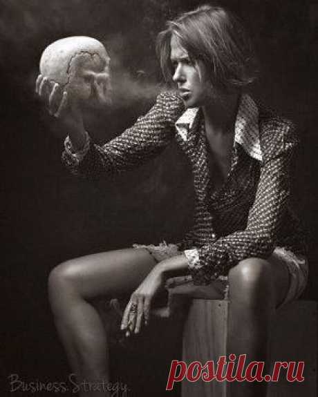 Грехи других судить Вы все усердно рвётесь,
начните со своих и до чужих не доберётесь.
© Шекспир