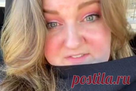 Девушка осталась с внешностью лягушки после инъекции в салоне красоты. Блогерша Кэтлин Каллахан решила сузить лицо с помощью инъекции препарата «Кибелла» в салоне красоты и осталась с внешностью лягушки. Перед процедурой косметолог предупредил клиентку о возможности отека после уколов, однако Каллахан призналась, что не ожидала настолько ощутимых последствий.