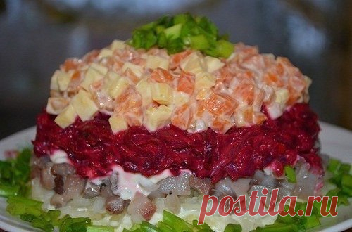 Салат «Наваждение», полюбится всем любителям селедки. Вкусно и оригинально! Я в восторге!
