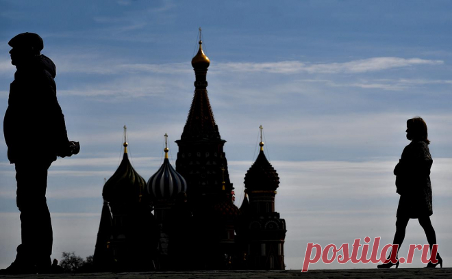 Экономисты по-новому оценили границы среднего класса и бедности в России. В России в 2019–2021 годах к среднему классу тяготели 37% россиян, а к малообеспеченным — более 60%, оценили эксперты МГУ. Для поддержки населения на фоне санкционного кризиса они предложили программу мер на ₽5,9 трлн за два года