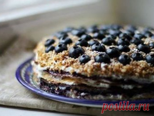 Блинный торт с творогом и черникой