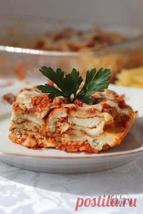 Лазанья с куриной грудкой и творогом.
