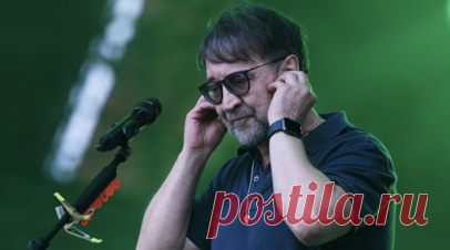 Шевчук посетил церемонию прощания с сооснователем группы «Аквариум» Гуницким. Музыкант Юрий Шевчук приехал на прощание с сооснователем группы «Аквариум» Анатолием Гуницким, сообщает «Фонтанка». Читать далее