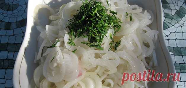 Как вкусно замариновать лук для шашлыка: 4 рецепта
