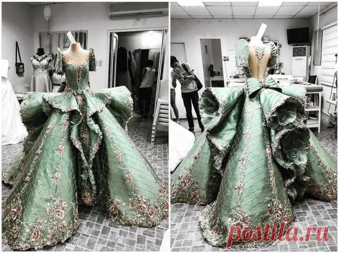maktumang"Ode to Charles James & Roberto Capucci" #pistachio #clover #philippineterno