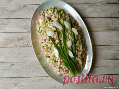 Вкусный салат «Лайза» Сегодня я с рецептом вкусного салата «Лайза». Простой и в то же время вкусный, а еще и сочный салат из стеблей сельдерея. Все продукты простые и доступные, а готовится салат за считанные минуты! Ну очень вкусный!Ингредиенты:Сельдерей черешковый – 400 гДокторская колбаса – 400 гЯйца – 4...