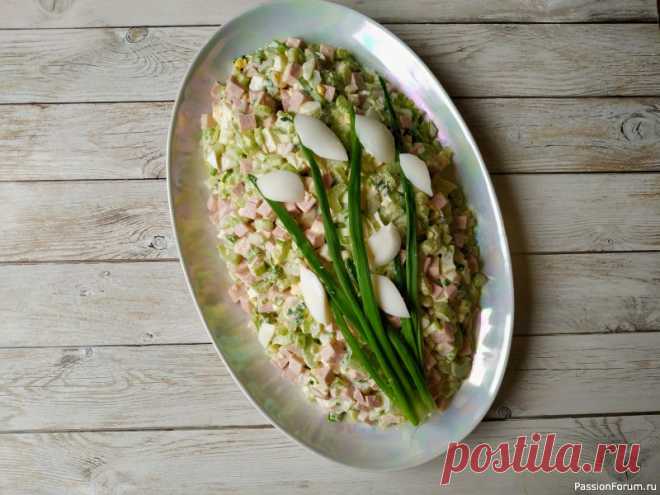 Вкусный салат «Лайза» Сегодня я с рецептом вкусного салата «Лайза». Простой и в то же время вкусный, а еще и сочный салат из стеблей сельдерея. Все продукты простые и доступные, а готовится салат за считанные минуты! Ну очень вкусный!Ингредиенты:Сельдерей черешковый – 400 гДокторская колбаса – 400 гЯйца – 4...