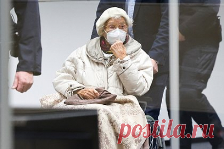 97-летняя преступница обжалует приговор за участие в убийстве 10 тысяч человек. 97-летняя нацистская преступница Ирмгард Фухнер, которую суд Германии осудил за соучастие в убийстве 10 505 человек, подает апелляцию. Об этом пишет газета The New York Post. Сообщается, что в годы Второй мировой войны Фухнер была секретарем главы нацистского концентрационного лагеря Штуттгоф.