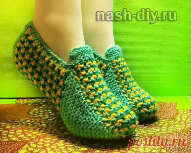 ВЯЗАНИЕ СПИЦАМИ ДОМАШНИЕ ТАПОЧКИ,
описание: http://nash-diy.ru/vjazanie-dlja-zhenschin/sledki-noski/576-vjazanie-spicami-domashnie-tapochki.html