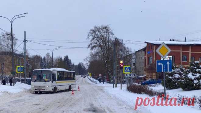 В Подмосковье 99-летнюю пенсионерку госпитализировали после аварии с маршруткой. В Подмосковье пожилая женщина оказалась в больнице после того, как ее сбила маршрутка. Об этом сообщает Прокуратура Московской области. Инцидент произошел в Можайске. Средство передвижения наехало на 99-летнюю пенсионерку, которая в этот ...