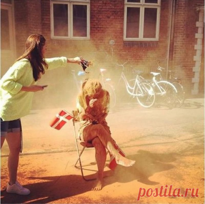 Посыпание корицей, рынок невест и другие странные традиции разных стран, связанные с одинокими людьми . Милая Я