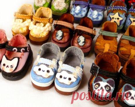 Doll Project - Doll Project Blog - How to Make Tiny Slipper Shoes for Dolls - Patterns Included!