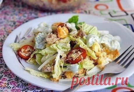6 салатов с ПЕКИНСКОЙ КАПУСТОЙ.

1. Салат "Быстро и вкусно"

Ингредиенты:

- капуста
- свежий огурец
- лучок
- колбаска (кому какая нравится)
- майонез
- специи

Приготовление:

1. Капусту шинкуем (у нас пекинская, с ней вкуснее)
2. Огурец режем соломкой (я люблю чтоб соломка была по-крупней)
3. Колбасу режем соломкой
4. Лук режем полукольцами
5. Добавляем майонез, соль, перец и всё перемешиваем!
Наш салат готов!

2. Салат "Цезарь"

Ингредиенты:

- куриная грудка (филе)
- ...