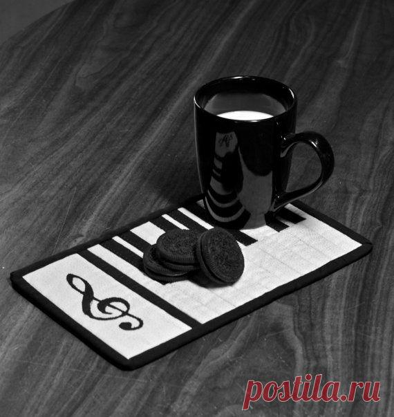 Black and White Treble Clef Mug Rug