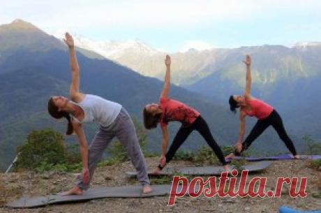 Йога, как для любителей, так и для профессионалов, стала неотъемлимой частью курортов vip-уровня. | Лето на курорте «Роза Хутор»  |  Россия