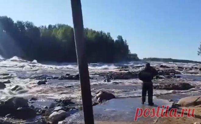 СК возбудил уголовное дело о размыве дамбы на Беломорканале. По факту размыва временной дамбы на Беломорско-Балтийском канале (Беломорканале) возбудили уголовное дело, сообщила пресс-служба Западного межрегионального следственного управления на транспорте Следственного комитета.