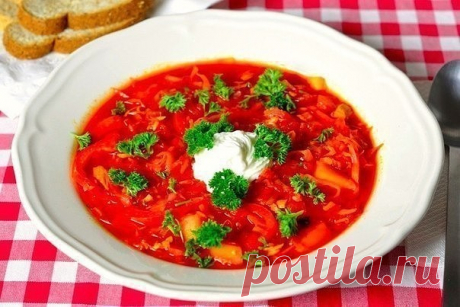 Украинский борщ
Ингредиенты:
Мясо свиное — 700 г
Свёкла — 2 шт.
Картофель — 6 шт.
Капуста белокочанная — 1/2 кочана
Лук репчатый — 1 шт.
Морковь — 3 шт.
Сладкий перец — 1 шт.
Томатный сок — 800 г
Оливковое масло — 50 г
Чеснок — 2 зубчика
Соль по вкусу
Перец по вкусу
Зелень по вкусу
Сметана опционально
Приготовление:
Выкладываем в кастрюлю свинину, вливаем 4 литра воды и варим около 1,5 часа. Мясо для приготовления борща можно выбрать любое и варить его до готовности. После...