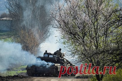 Пригожин объяснил выгоду для России длительной битвы за Артемовск. Длительная битва за Артемовск (украинское название — Бахмут) дает преимущество российским войскам. Об этом говорится в статье основателя частной военной компании (ЧВК) «Вагнер» Евгения Пригожина. «Бахмут дает возможность российской армии накопить силы, занять выгодные рубежи обороны», — объяснил он выгоду.